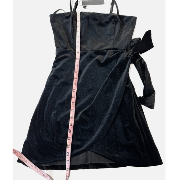 NWT-Gianni Bini Selena Wrap Square Neck Sleeveless velvet black dress -size 4 - Picture 5 of 9